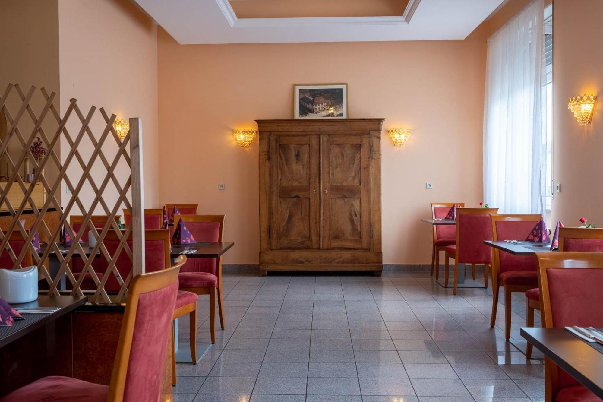 Kraichtaler Hof Hotel Buitenkant foto