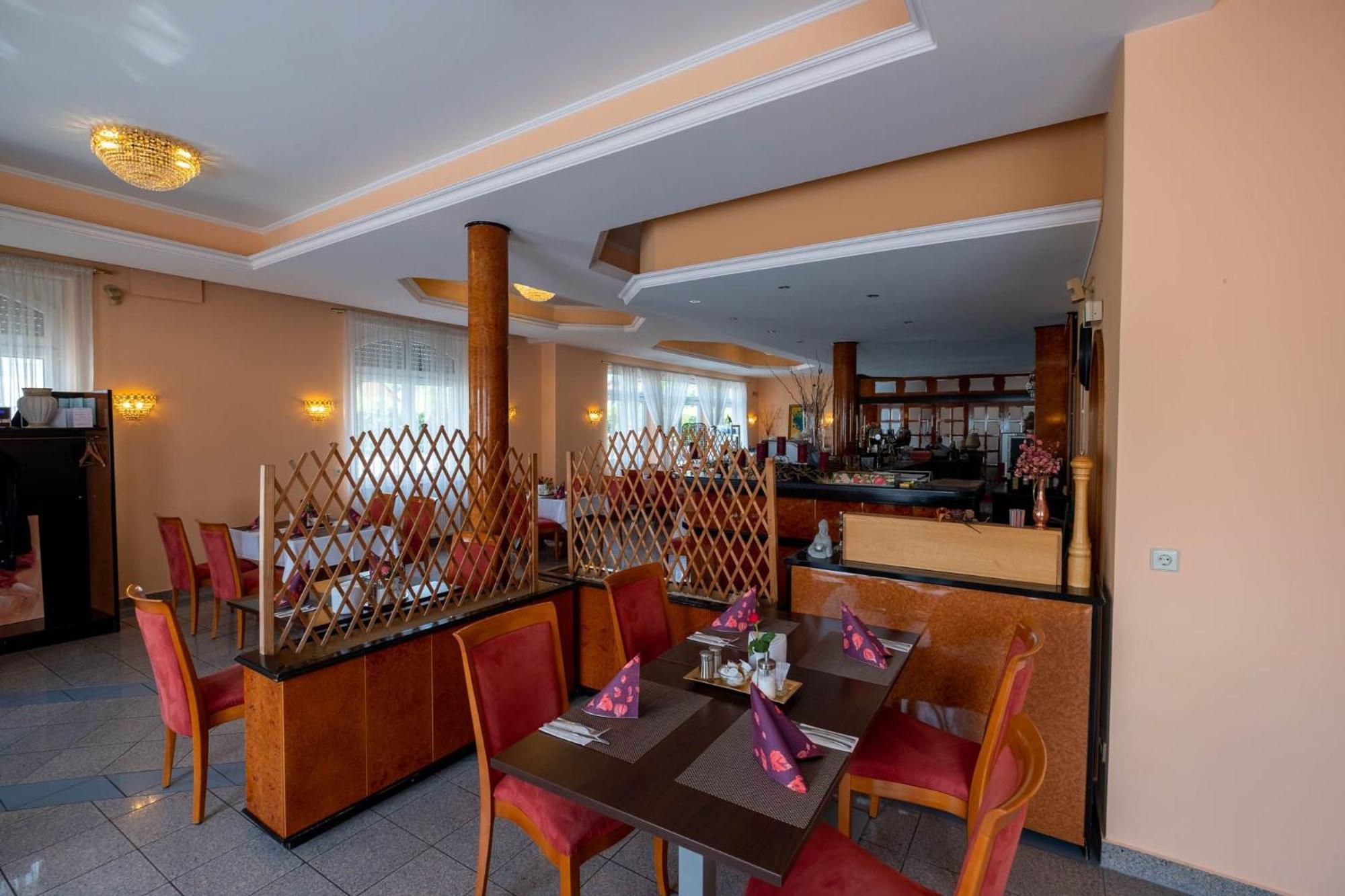 Kraichtaler Hof Hotel Buitenkant foto