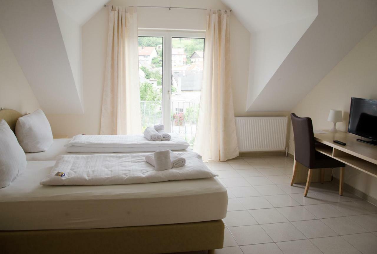 Kraichtaler Hof Hotel Buitenkant foto